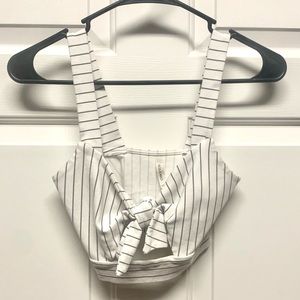 🖤 Sexy Peak A Boo / Key Hole Crop Top 🖤